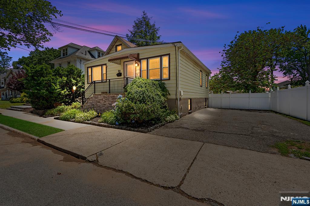 94 Phelps Ave, Bergenfield, NJ 07621