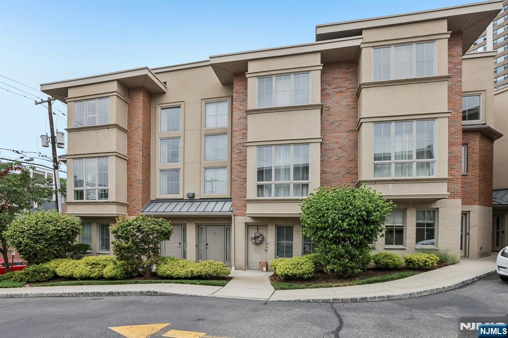 200 Laird Avenue 201 - Photo 1