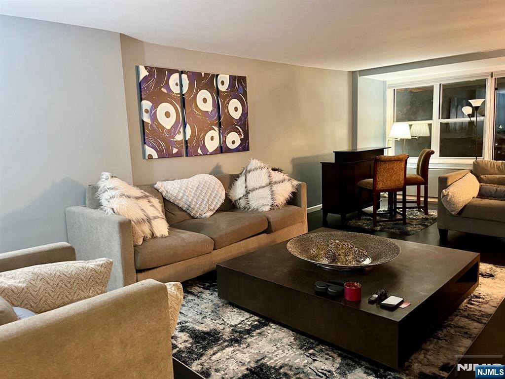 301 Beech Street 8D - Photo 5