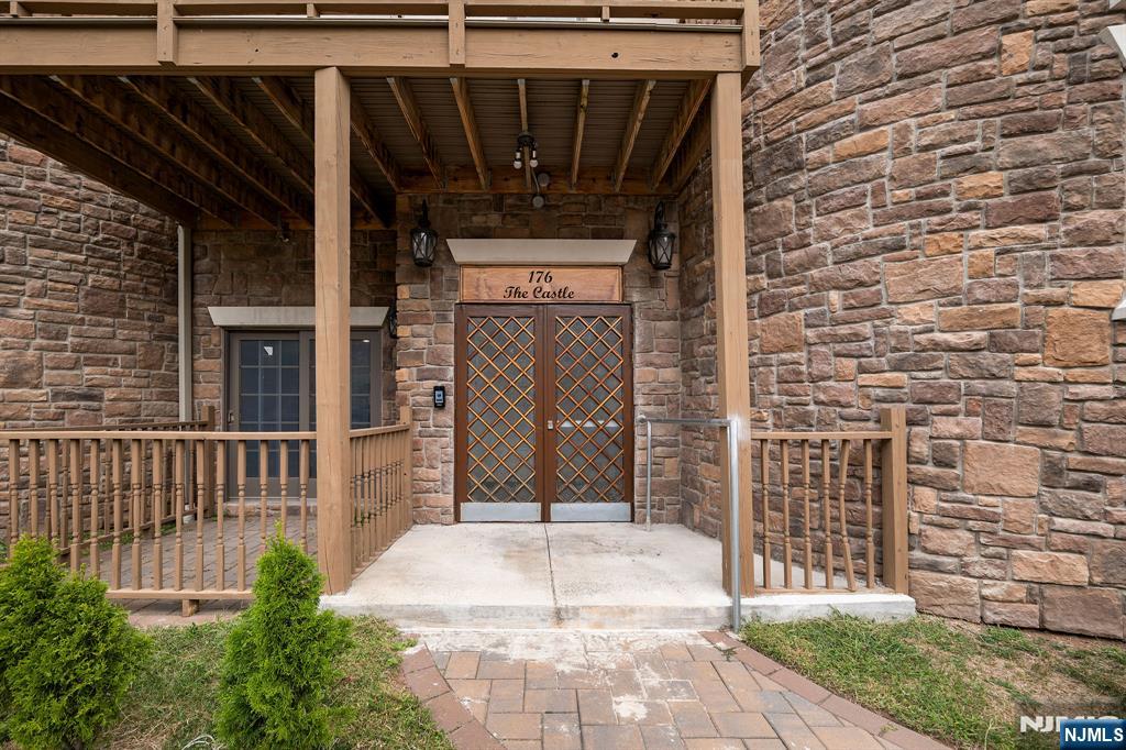 176 Union Avenue 7 - Photo 2