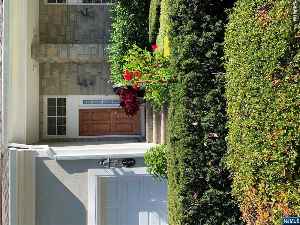 120 Greenway - Photo 1