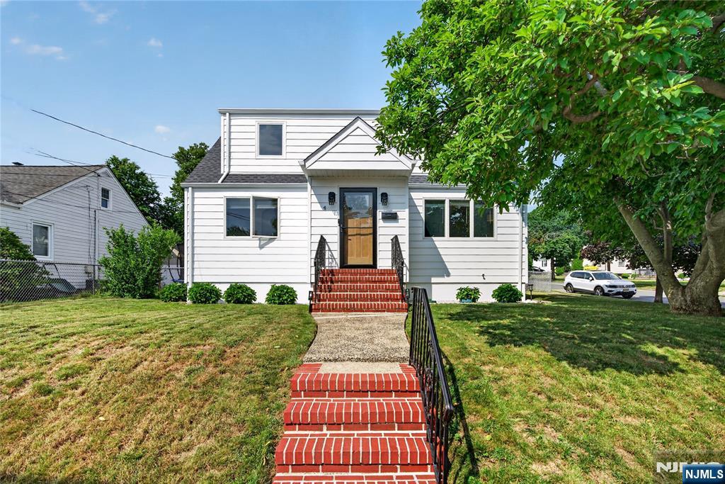 4 Howard Avenue - Photo 1