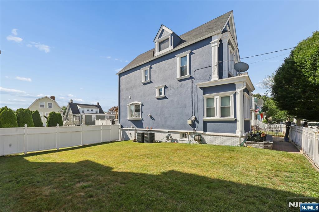 208-212 Brighton Avenue - Photo 3