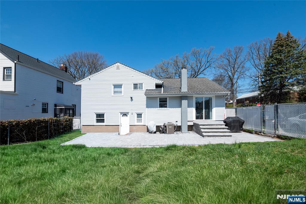 136 E Clinton Ave, Bergenfield, NJ 07621
