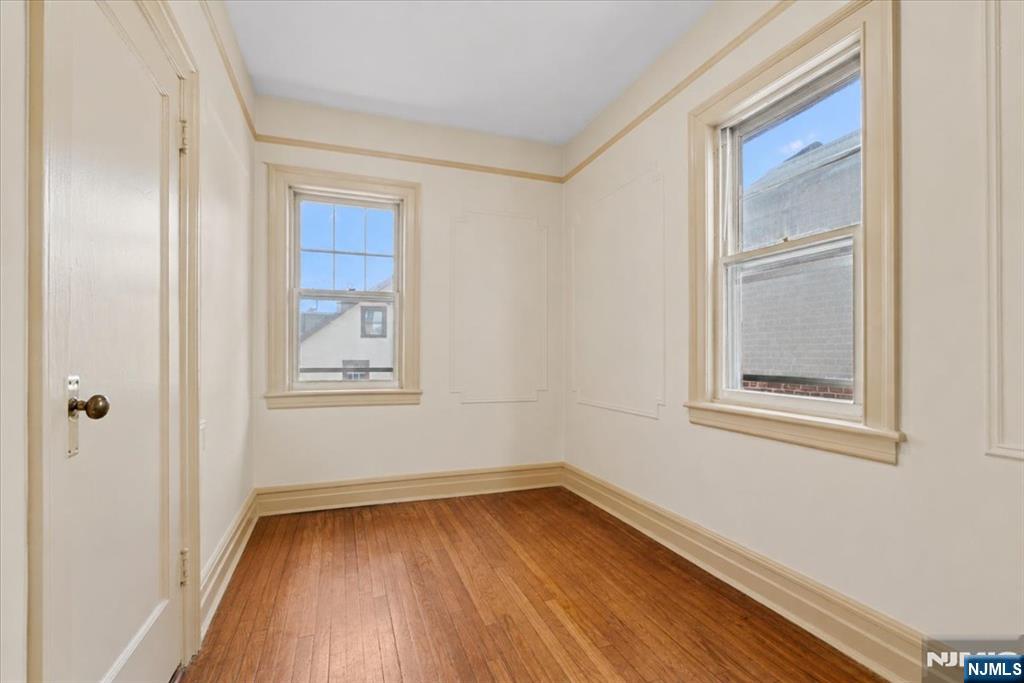 540 Highridge Avenue - Photo 3