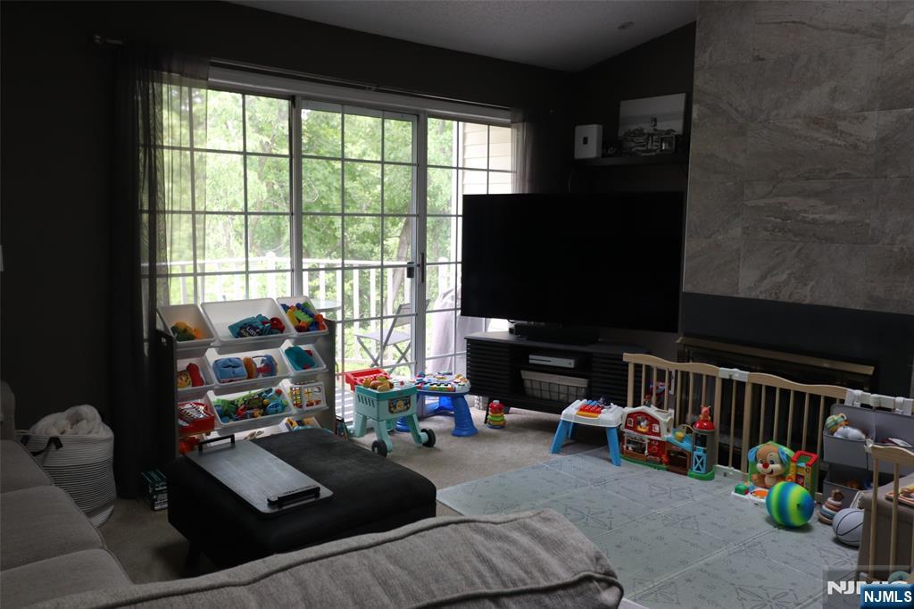 335 Linden Street - Photo 3