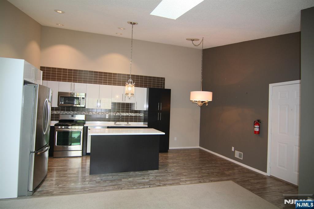 335 Linden Street - Photo 4