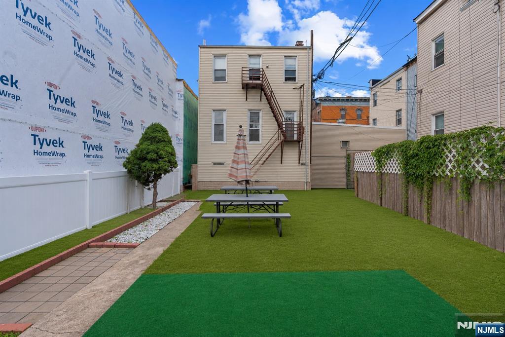 609 38th Street - Photo 3