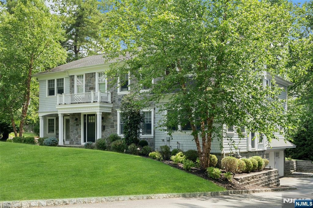 20 Sylvan Way - Photo 2