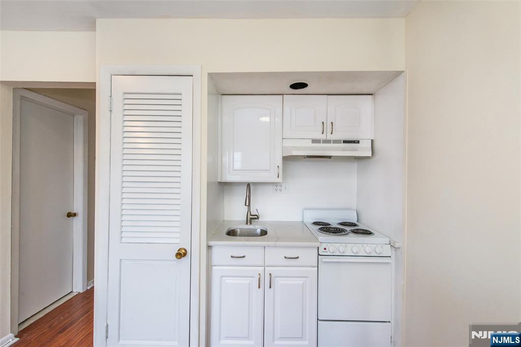 601 Fairview Avenue B1 - Photo 2
