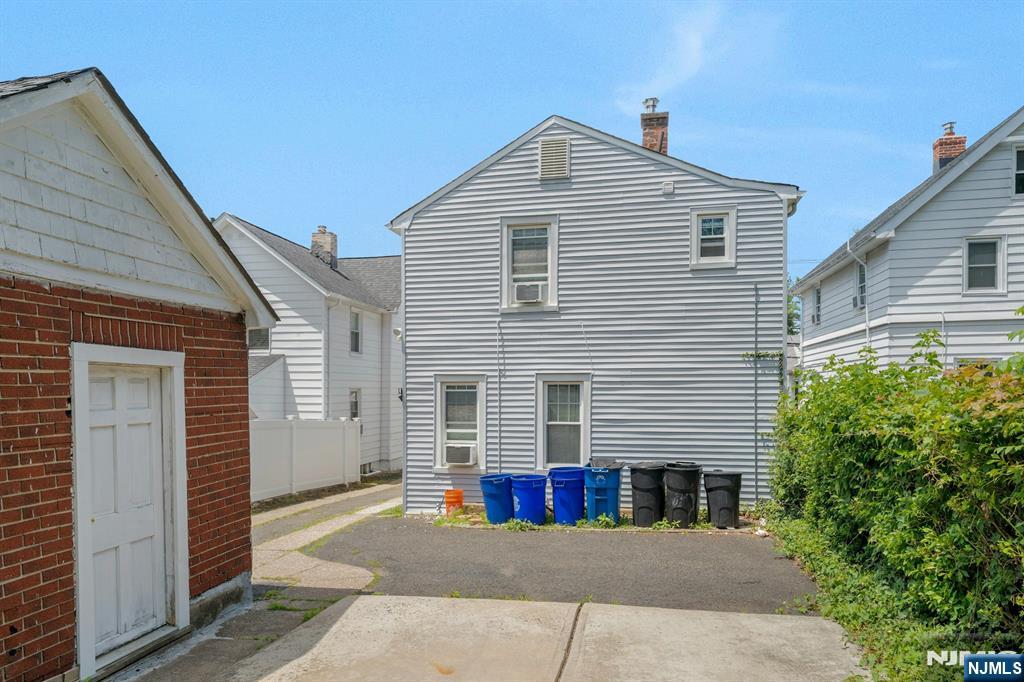 76 Prospect St, Midland Park, NJ 07432