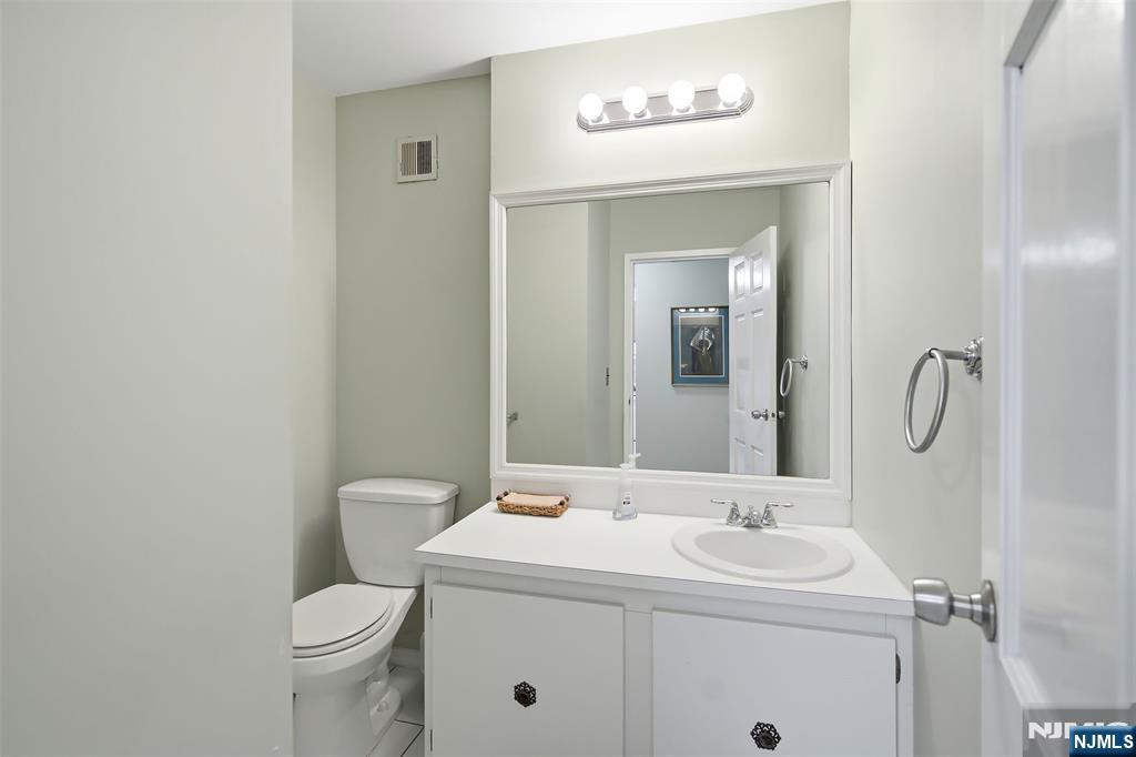 10 Orchard St #1F, Hackensack, NJ 07601
