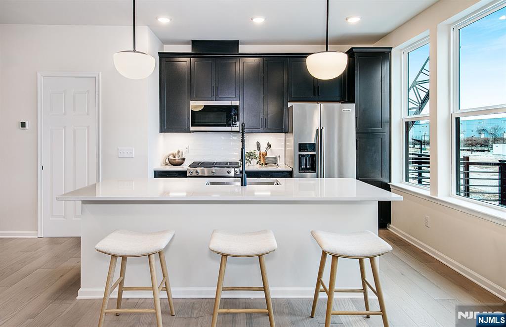 300 Sycamore Street 303 - Photo 2