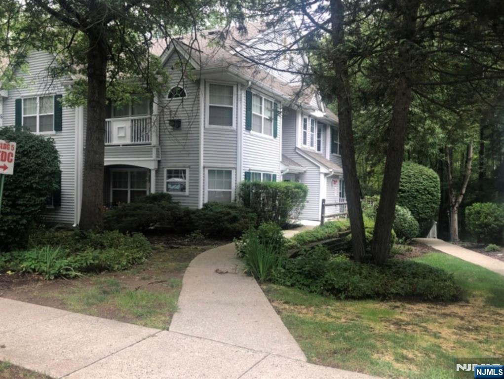 511 Chatfield Drive - Photo 3
