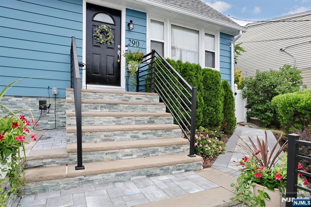 290 Malcolm Avenue - Photo 2