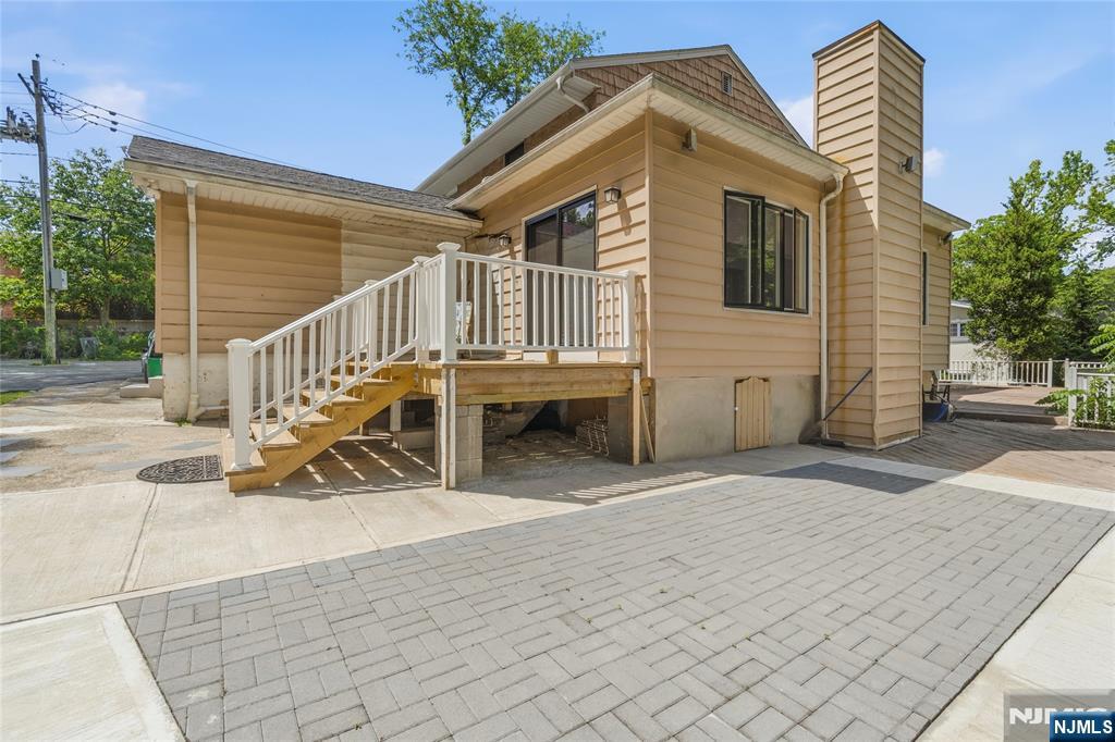 651 Floyd Street — photo 32