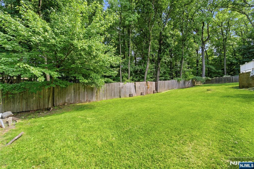 651 Floyd St, Englewood Cliffs, NJ 07632