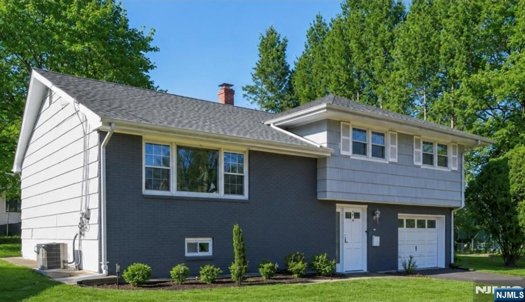 10 Julia Street - Photo 2
