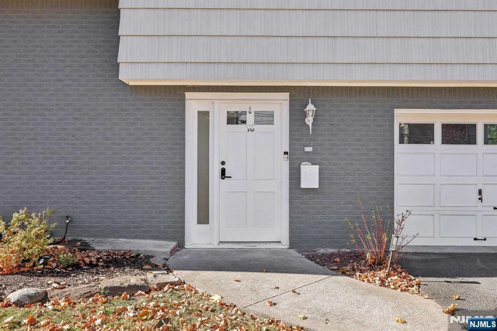 10 Julia Street - Photo 3