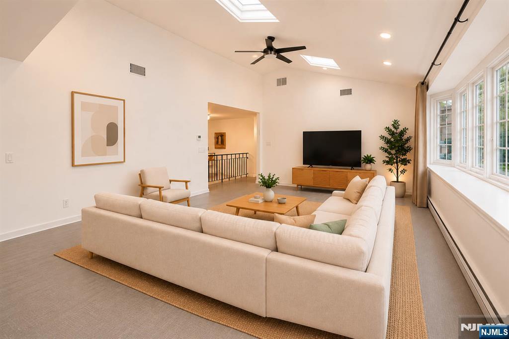 682 Floyd Street - Photo 3