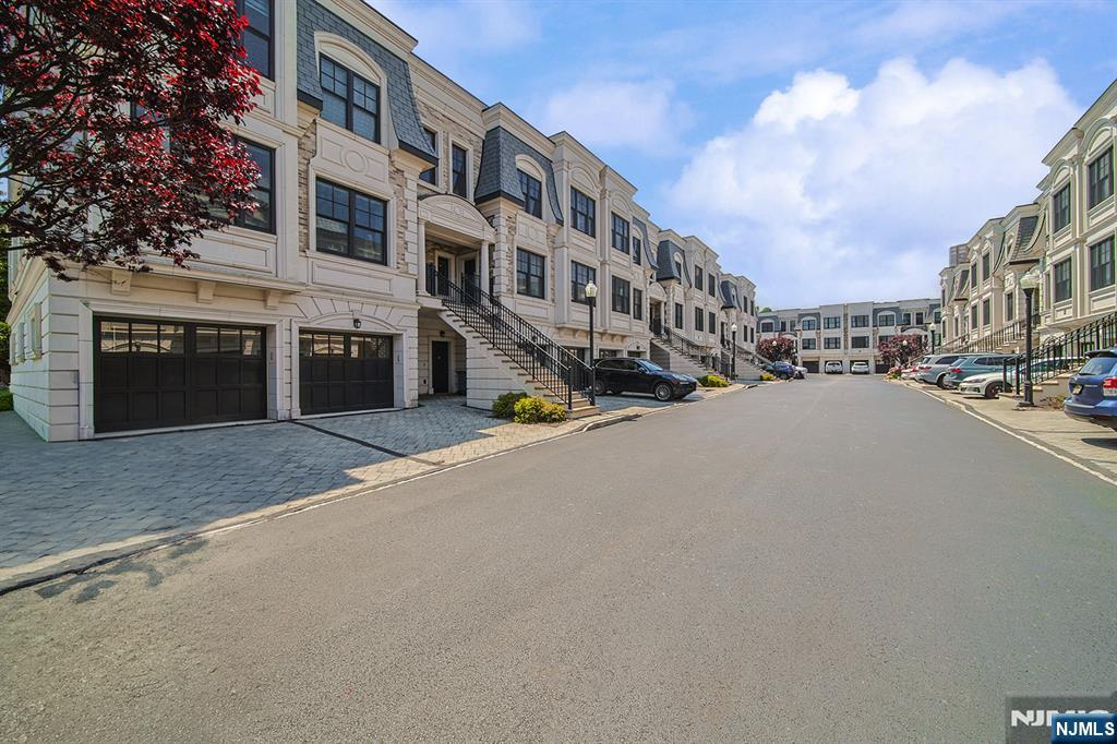 2nd image of 35 Marquis Ct, Edgewater, NJ 07020 | MLS# 26024224