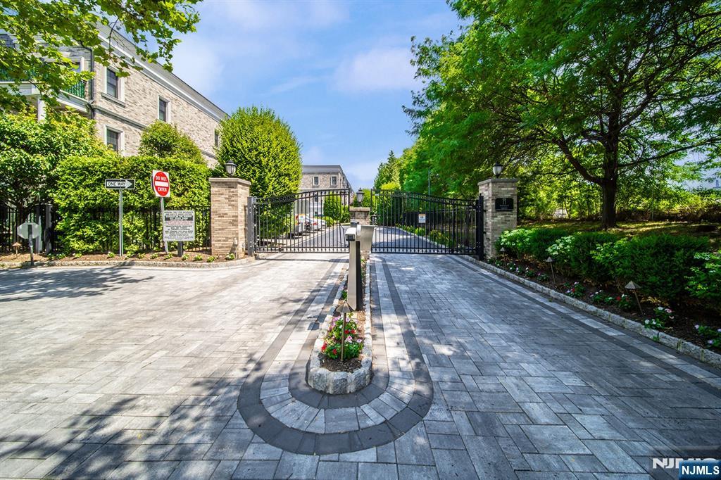 31st image of 35 Marquis Ct, Edgewater, NJ 07020 | MLS# 26024224