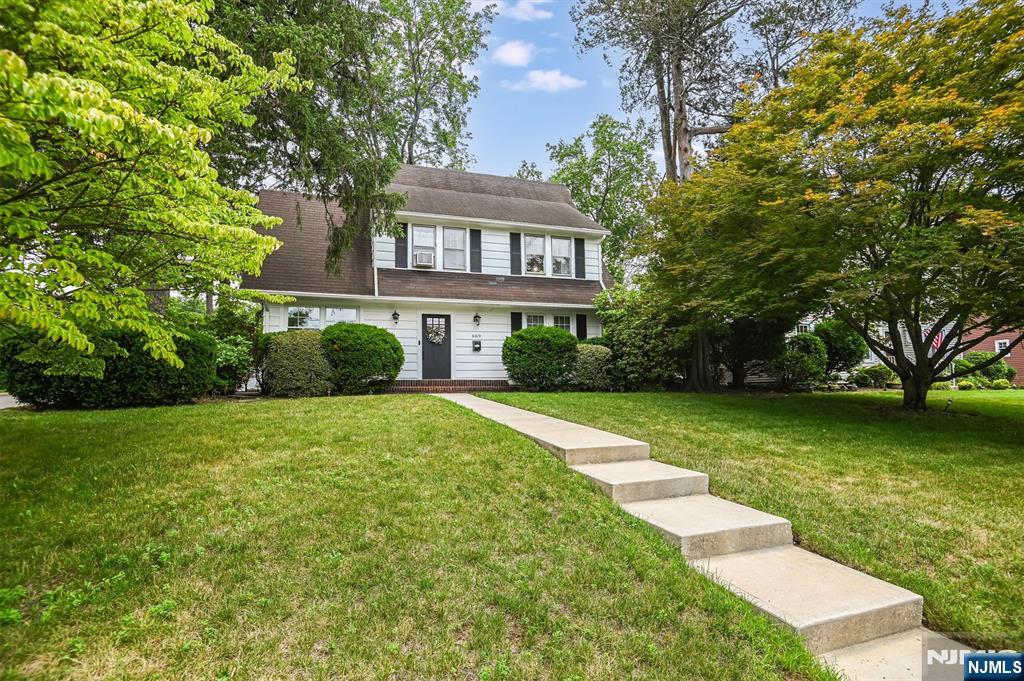 669 Doremus Avenue - Photo 2