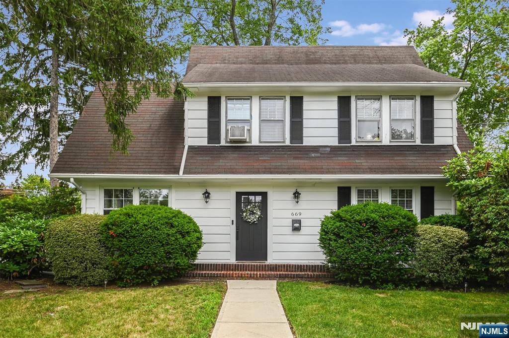 669 Doremus Avenue - Photo 3
