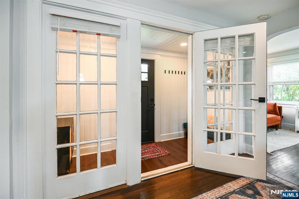 669 Doremus Avenue - Photo 4