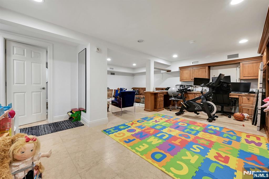 76 Engle Street — photo 35