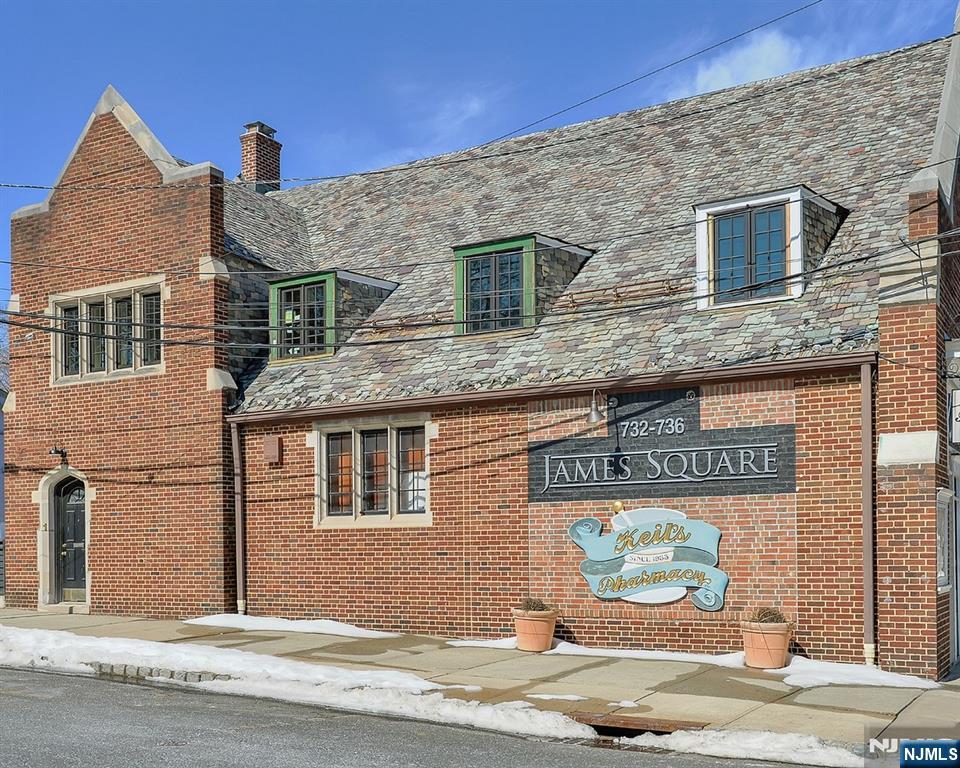 1 Laurel Place - Photo 1