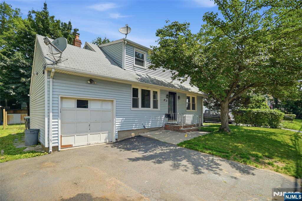 17 E Johnson Ave, Bergenfield, NJ 07621