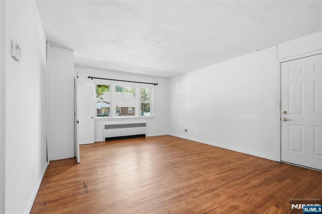 17 E Johnson Ave, Bergenfield, NJ 07621