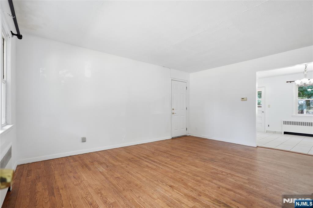 17 E Johnson Ave, Bergenfield, NJ 07621