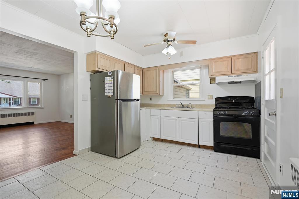17 E Johnson Ave, Bergenfield, NJ 07621