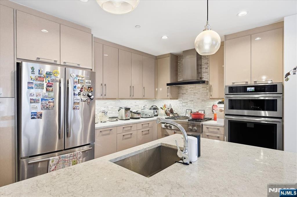 150 Henley Place 210 - Photo 4