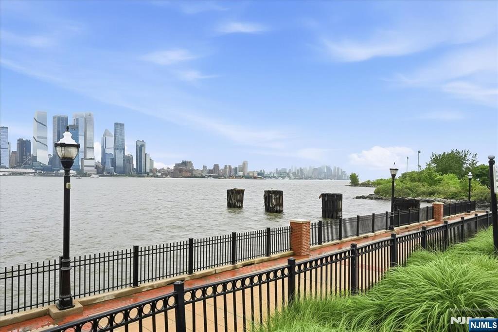 150 Henley Place #210 — photo 47