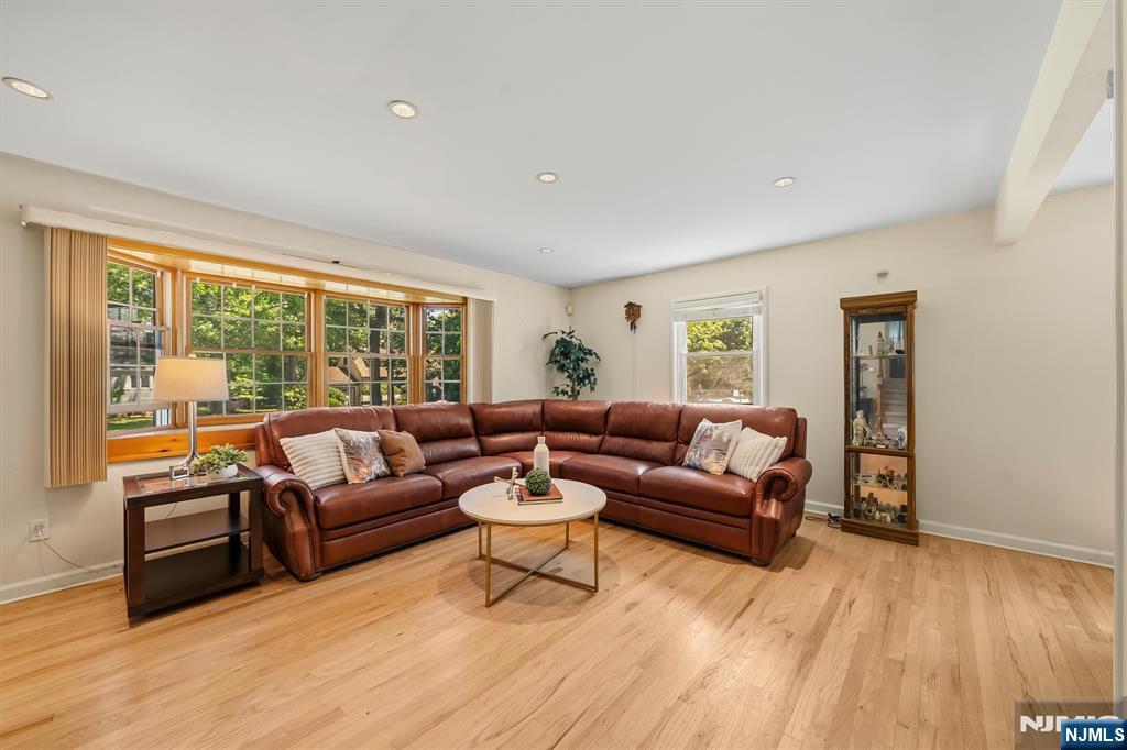 299 Davidson Avenue - Photo 2