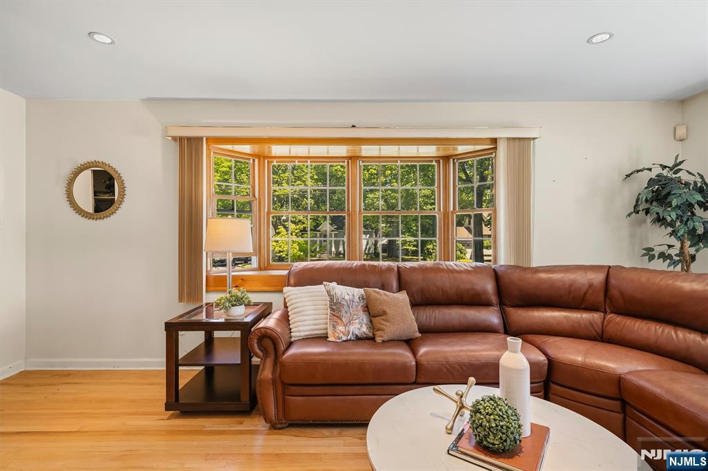 299 Davidson Avenue - Photo 3