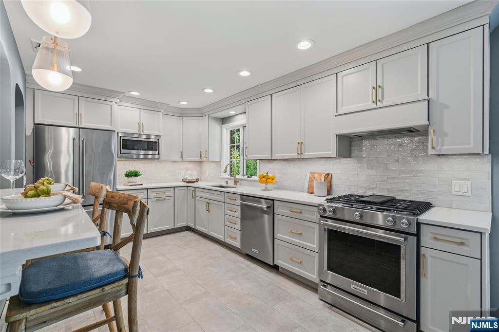 378 Van Beekum Place — photo 12