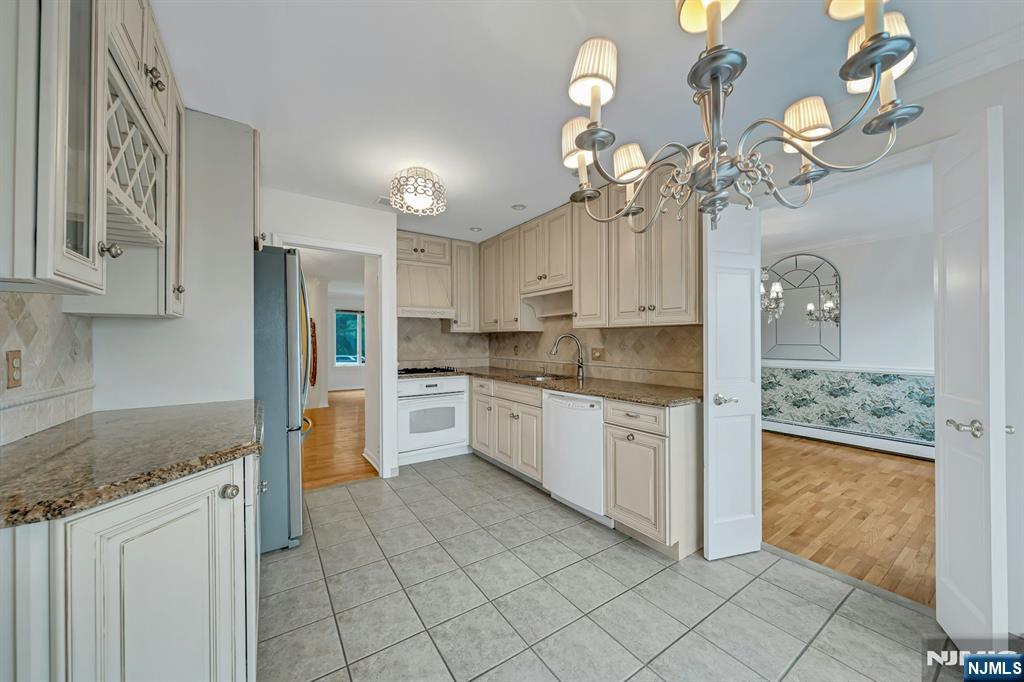 141 Middlesex Avenue — photo 8