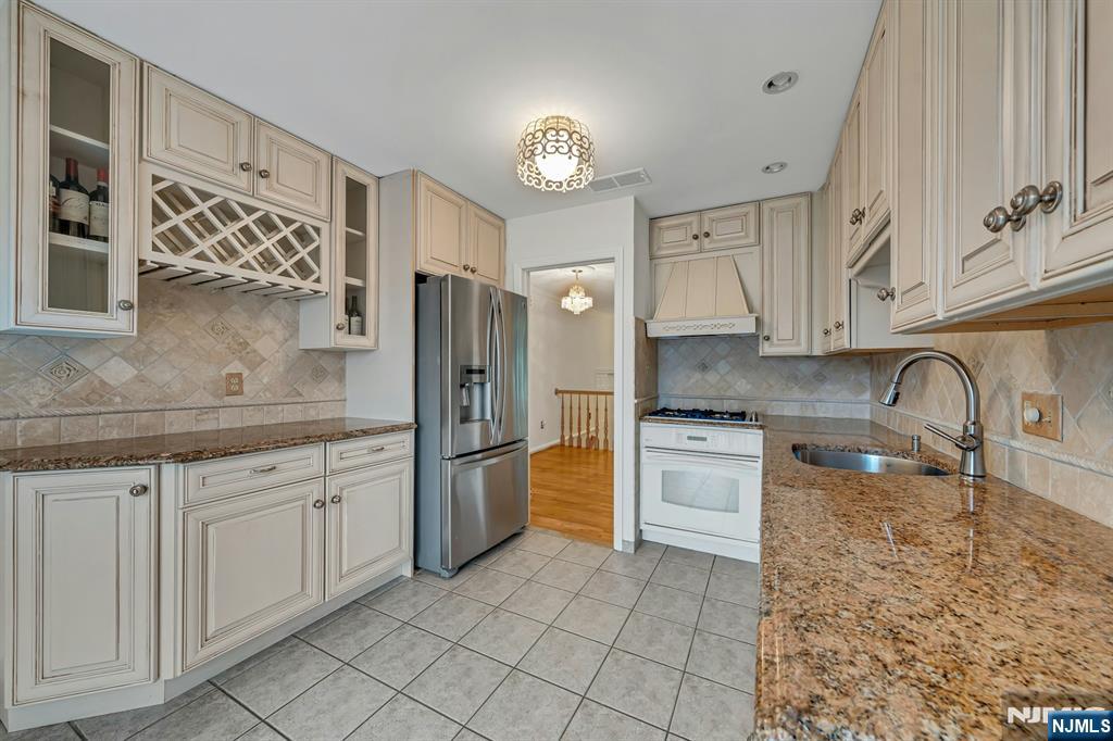 141 Middlesex Avenue — photo 9