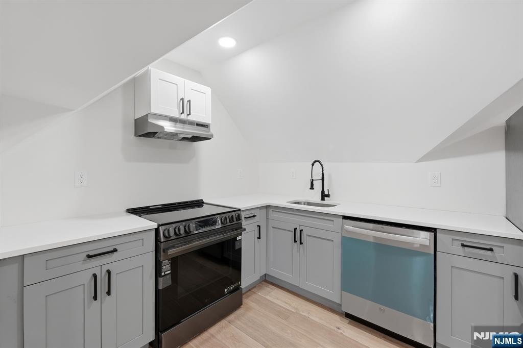 82 Grove Street 4 - Photo 4
