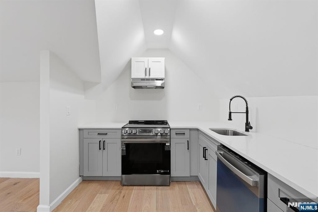 82 Grove Street 4 - Photo 5
