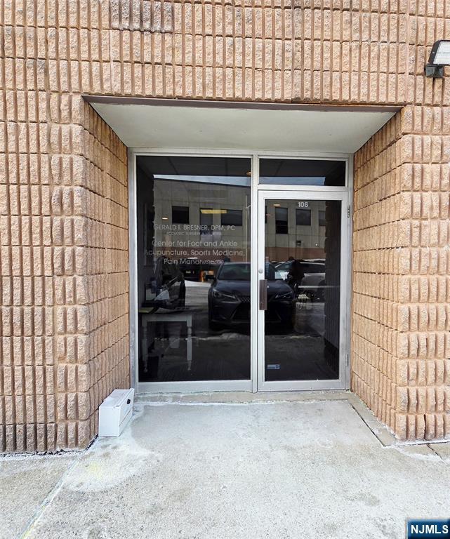 75 Bloomfield Avenue 106 - Photo 2