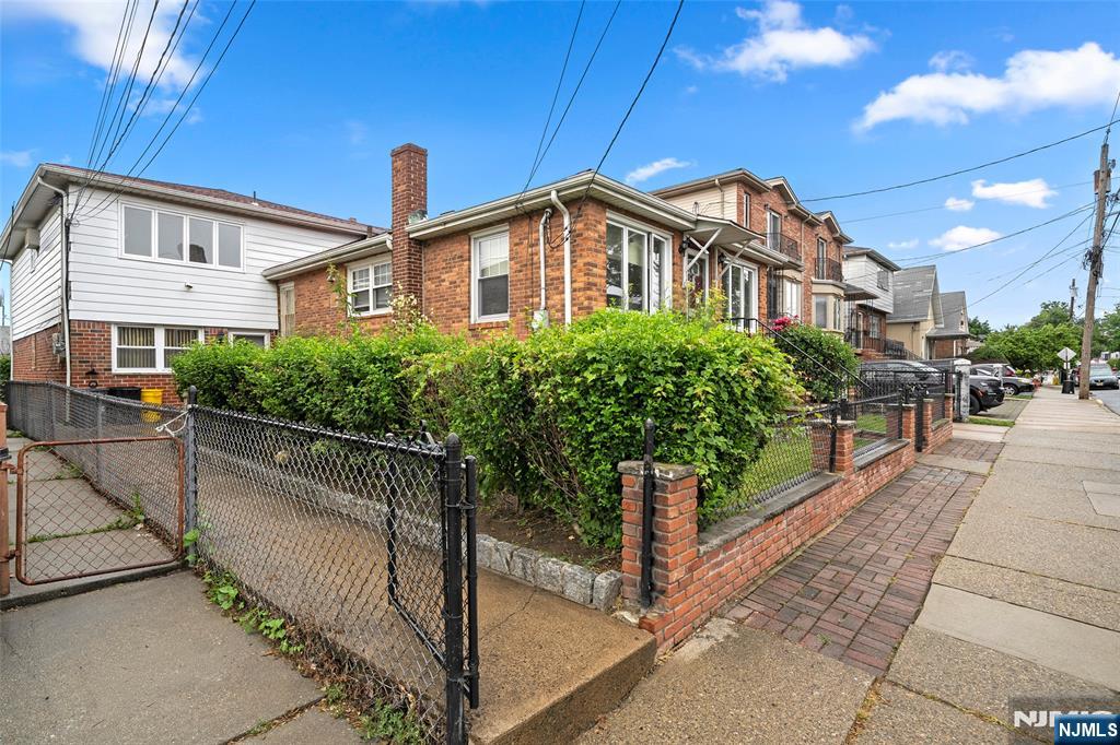 209 8th Street 1 - Photo 1