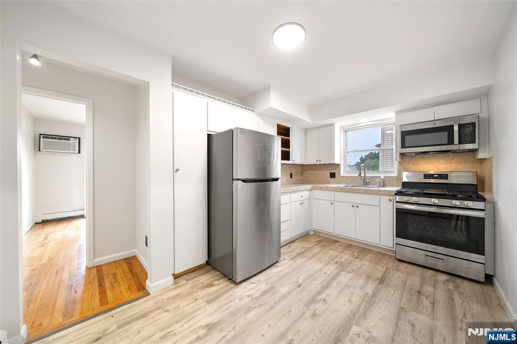209 8th Street 2 - Photo 4