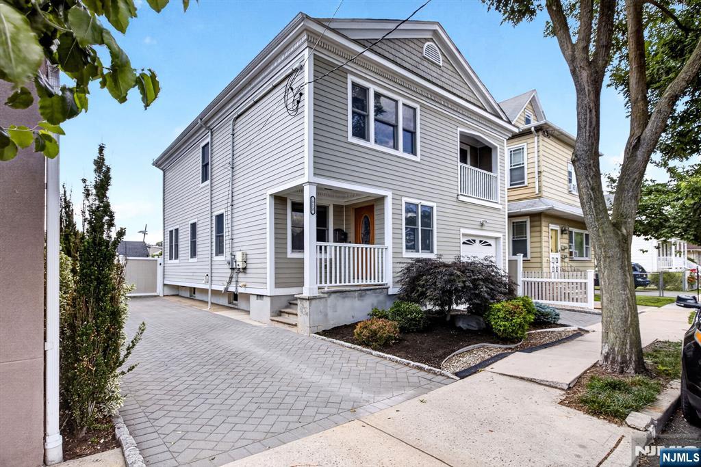 112 Hathaway Street - Photo 2