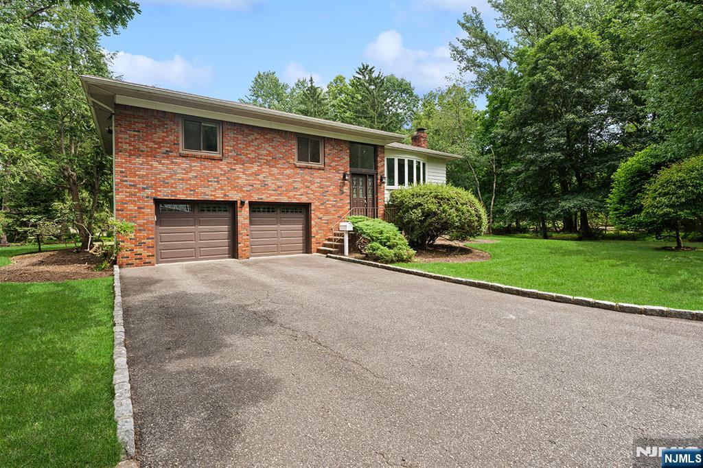 31 Brook St, Closter, NJ 07624