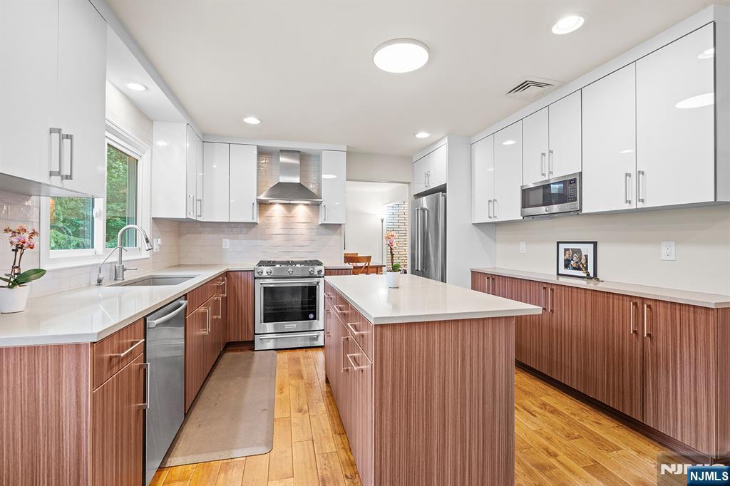 31 Brook St, Closter, NJ 07624